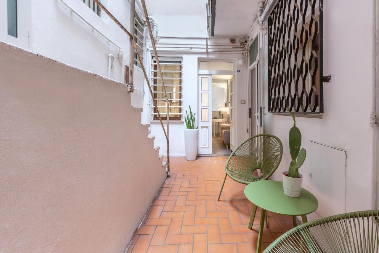Mayr White Apartment