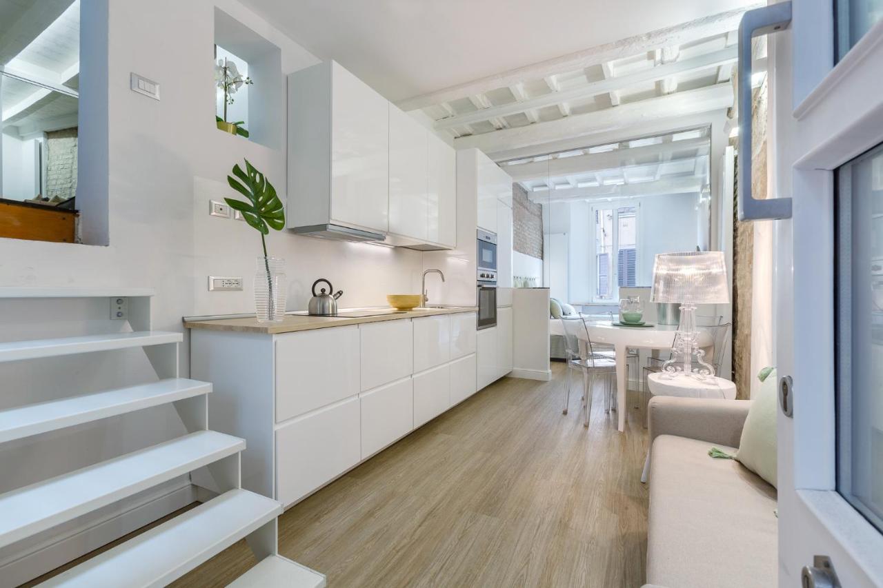 Mayr White Apartment